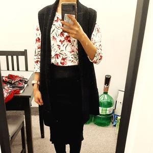 2/17 Black sleeveless cardigan